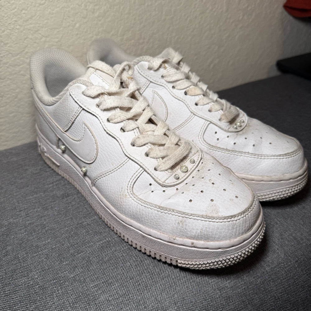 Nike White Sneakers SIZE 7